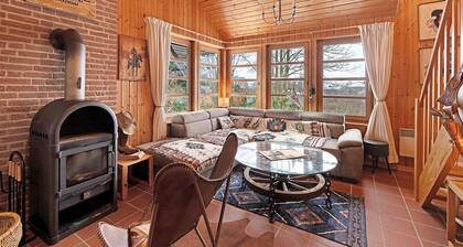 Ferienhaus „Wooden Western Lodge“ mit Bergblick, privater Terrasse und WLAN