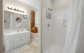 Hair dryer, towels - Gated Community - Pool, Beach, Covered Parking, & Bikes (Santa Rosa Beach)