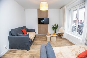 TV - Dreamland House - Large family home 10 minutes from Disneyland Paris (Villeneuve-le-Comte)