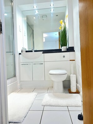 Habitación, 1 habitación, con acceso para personas discapacitadas, vista al jardín | Baño