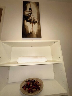 Room, 1 Bedroom, Accessible, Garden View | Interior - Room-en-suite Queenroom With Parking and (London)
