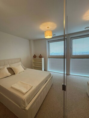 Room, 1 Bedroom, Accessible, Garden View | 1 bedroom - Room-en-suite Queenroom With Parking and (London)