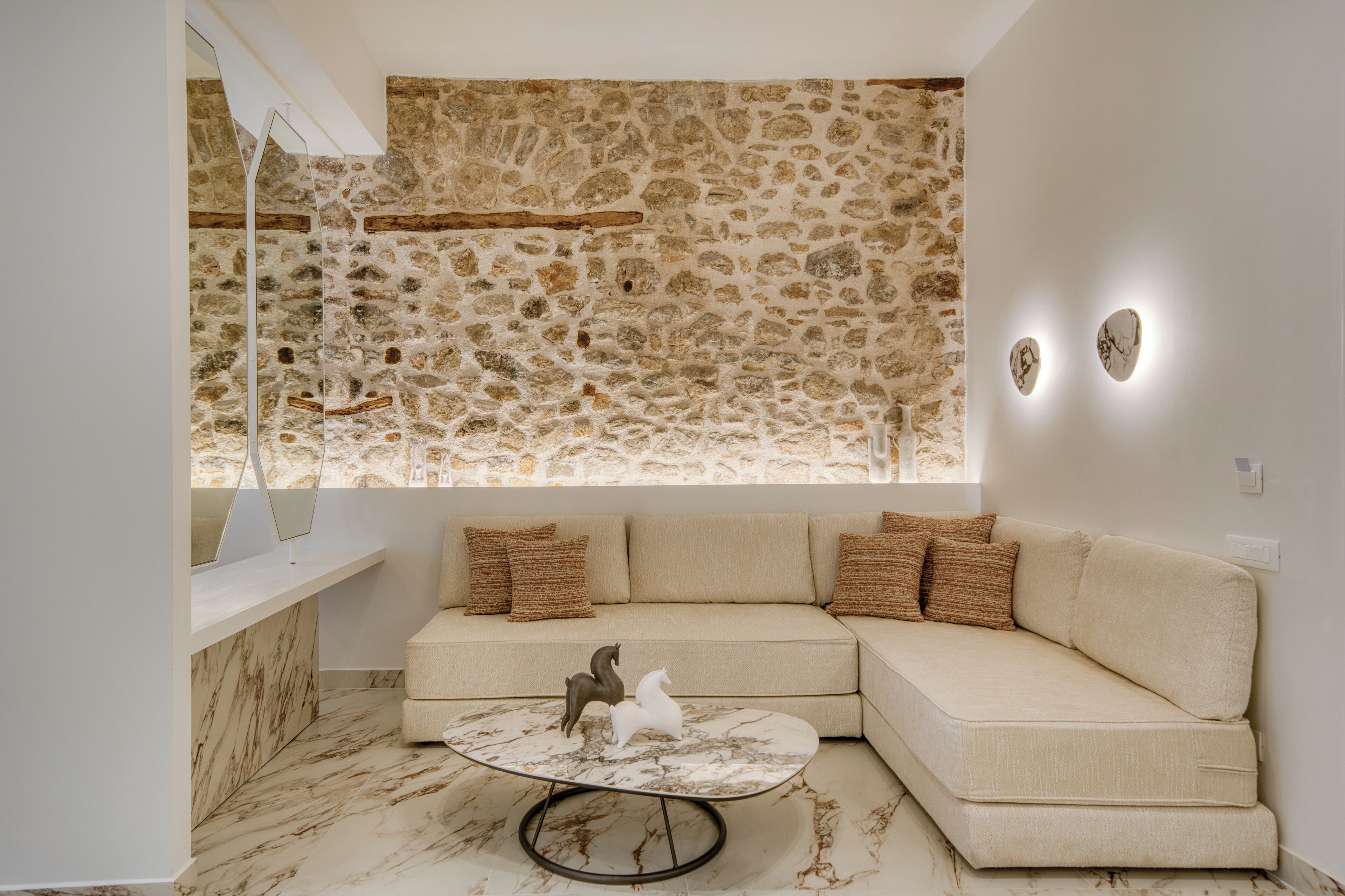 Deluxe Suite, City View | In-room safe, laptop workspace, blackout drapes, soundproofing