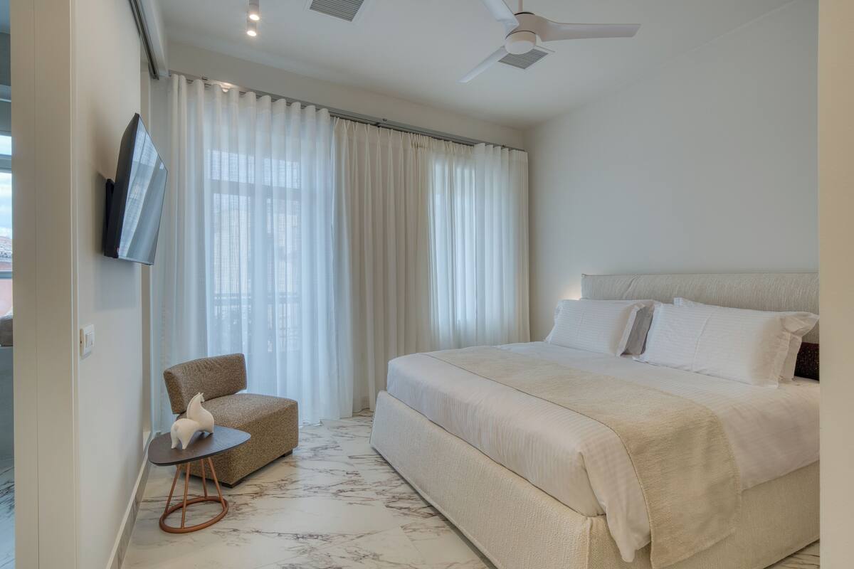 In-room safe, laptop workspace, blackout curtains, soundproofing