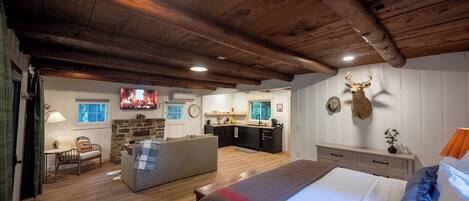 7 bedrooms, desk, iron/ironing board, free WiFi