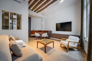 TV - New suite 6 personnes- Saint Germain Notre-Dame#AC (Paris)