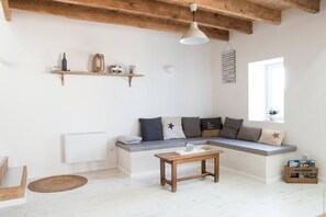 TV, livros, escritórios