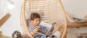 Location avec fauteuil suspendu et canapé géant proche de Noirmoutier
