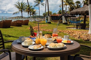 Café da manhã com buffet grátis todos os dias