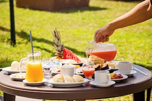 Free daily buffet breakfast