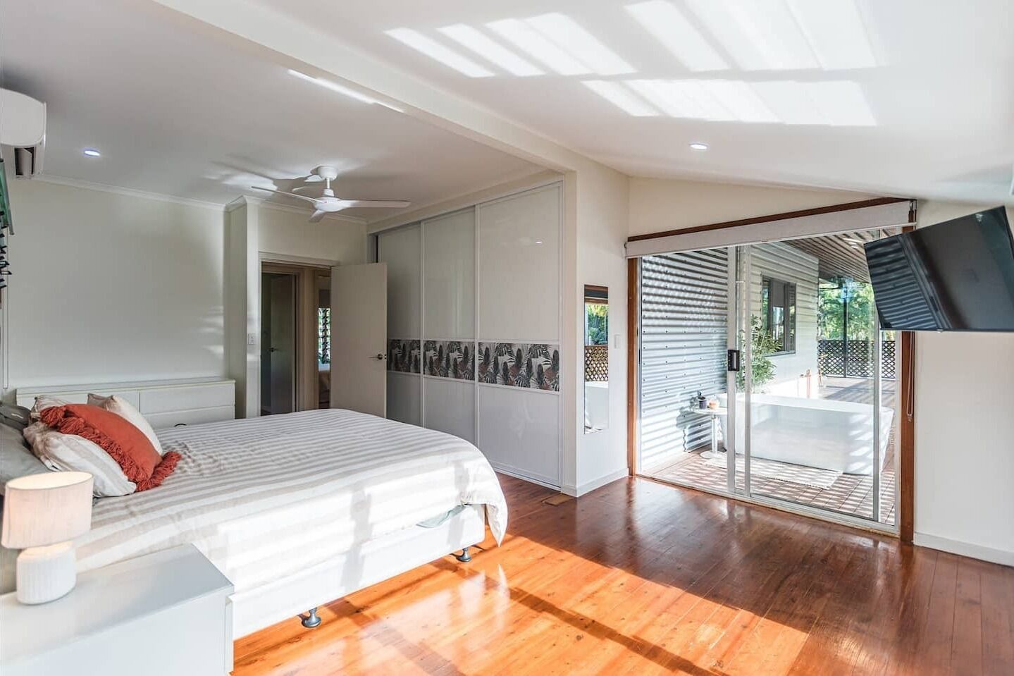 4 bedrooms, iron/ironing board, travel cot, free WiFi