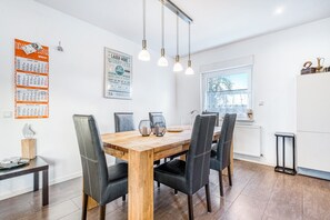 Dining - Holiday Home 'Haus Primavera' with Shared Terrace, Private Garden and Wi-Fi (Bad Bentheim)