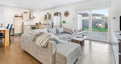 Ferienhaus 'Haus Primavera' mit Gemeinschaftsterrasse, privatem Garten und WLAN