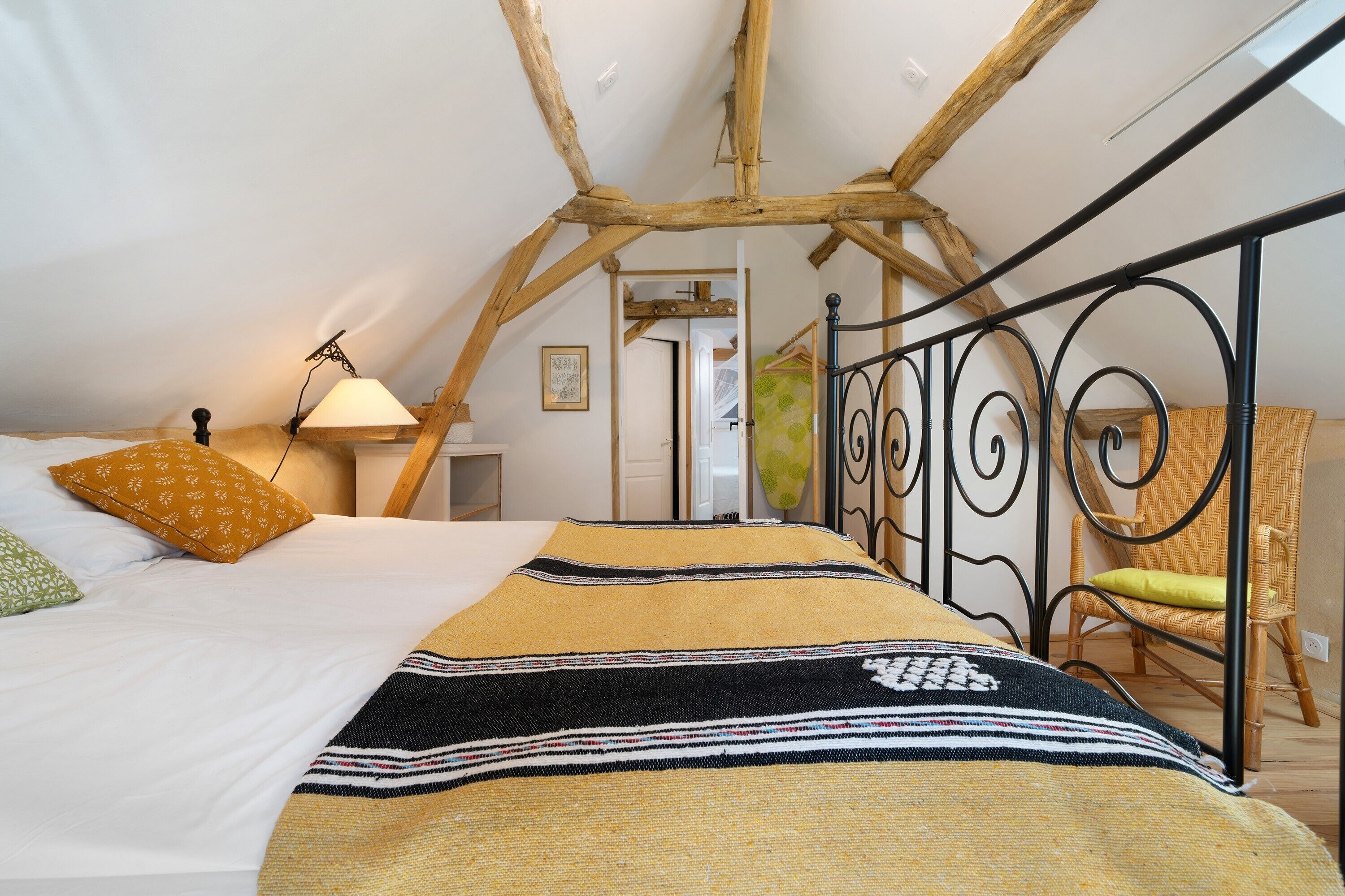 2 chambres, fer et planche à repasser, Wi-Fi, draps fournis