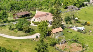 Exterior - Holiday Home 'Gîte Les Orchidées' with Shared Pool, Private Terrace and Wi-Fi (Savignac-de-Miremont)
