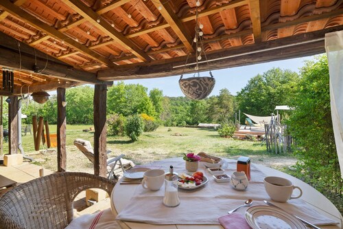 Chambre d’hôtes « Les Orchidées - Chambre » avec piscine partagée, terrasses privées et Wi-Fi