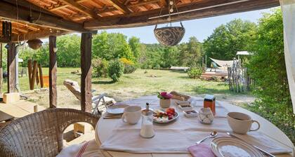 Chambre d’hôtes « Les Orchidées - Chambre » avec piscine partagée, terrasses privées et Wi-Fi