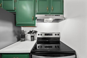 Private kitchen - Enjoyable 1-bedroom apartment with AC in charming Le Claire (Le Claire)