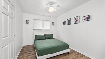 1 chambre, fer et planche à repasser, Wi-Fi, draps fournis