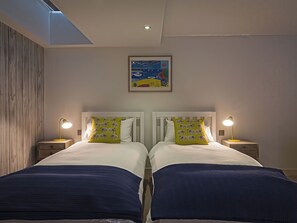 4 bedrooms, individually decorated, individually furnished, free WiFi - Villa 8, Estura (Salcombe)