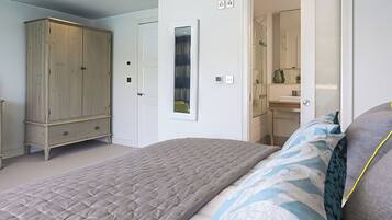 4 habitaciones, decoración personalizada y muebles diferentes