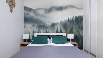 Iron/ironing board, travel cot, WiFi, bed sheets