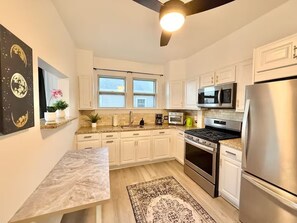 Refrigerador, microondas, parrilla de estufa y lavavajillas 