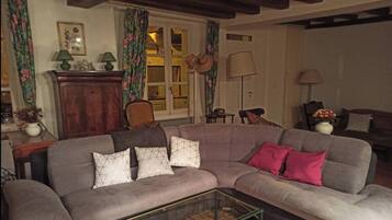 Télévision, cheminée