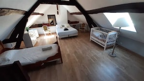 4 chambres, fer et planche à repasser, Wi-Fi gratuit, draps fournis