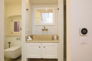 Deluxe Apartment | Bathroom - Il Sogno by Corfuescapes  (Corfu)