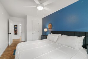 Silitysrauta/-lauta, Wi-Fi, vuodevaatteet