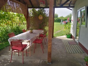 Outdoor dining - Blossom Cottage - ''Green Energy'' (Laktaši)
