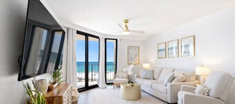 LUXE BEACHFRONT BEAUTY! Newly Renovated I Resort Amenities I King Bed, Phoenix 3