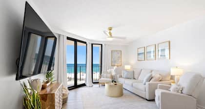 LUXE BEACHFRONT BEAUTY! Newly Renovated I Resort Amenities I King Bed, Phoenix 3