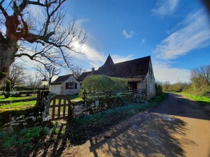 Property grounds - Lovely vacation home with pool (Flaujac-Gare)