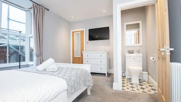 6 bedrooms, iron/ironing board, WiFi, bed sheets