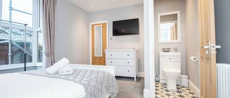 6 soverom, strykejern/-brett, wi-fi og sengetøy