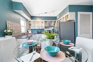 Dining - Alessi's Place-Double King Nxt to Midtown Eateries (Tampa)