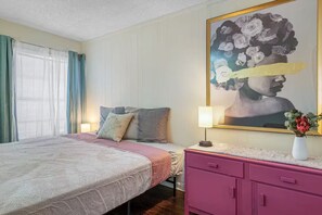 WiFi, bed sheets - Alessi's Place-Double King Nxt to Midtown Eateries (Tampa)