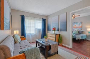 Smart TV - Midtown Mod w/King Bed+Fooseball (Tampa)