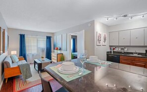 Interior - Midtown Mod w/King Bed+Fooseball (Tampa)