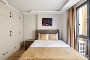 Iron/ironing board, free WiFi, bed sheets - Central Brand New Studio Near Metro (İstanbul)