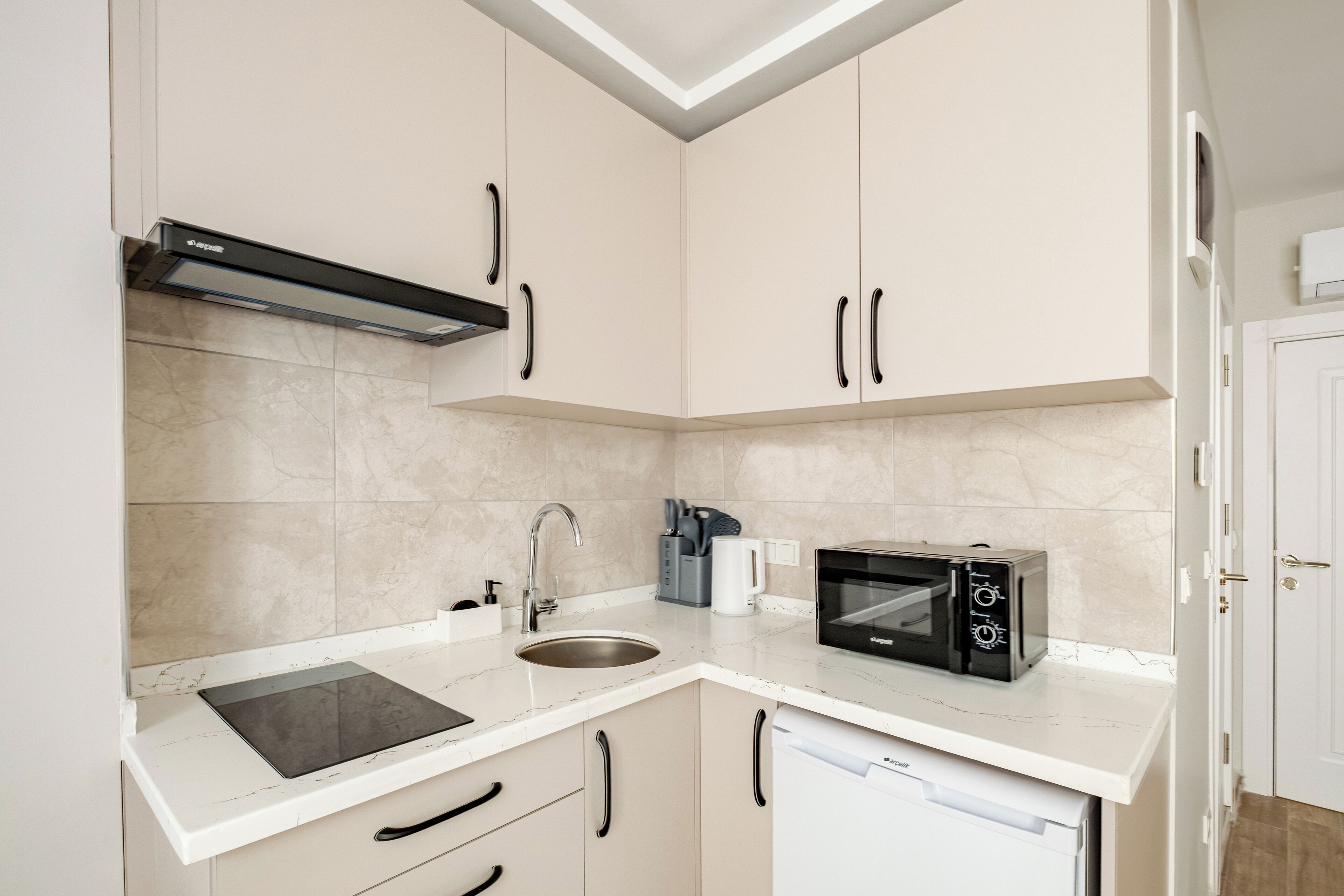 Fridge, microwave, stovetop, electric kettle