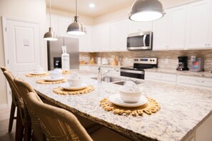 Private kitchen - Family Luxury Villa w/ Private Pool. Near Disney + Water Park Access. (Davenport)