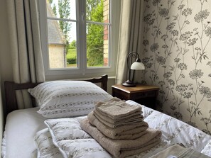 Iron/ironing board, travel cot, free WiFi, bed sheets