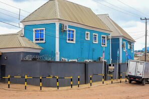 Fachada da propriedade