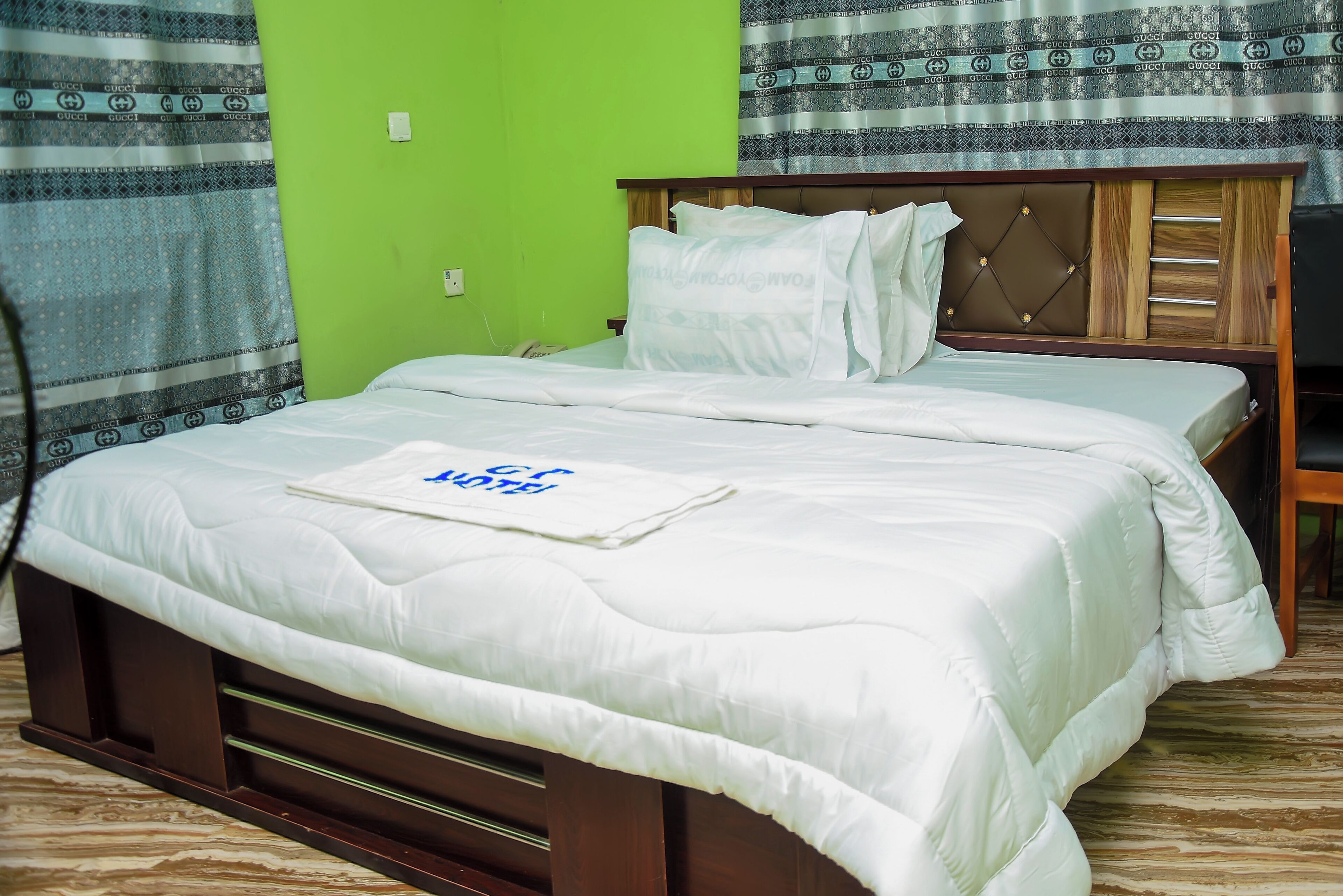 Suíte standard, vista para a cidade | Escrivaninha, espaço de trabalho para notebook, Wi-Fi de cortesia