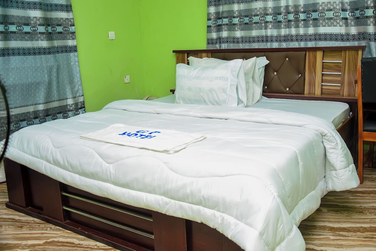 Suíte standard, vista para a cidade | Escrivaninha, espaço de trabalho para notebook, Wi-Fi de cortesia