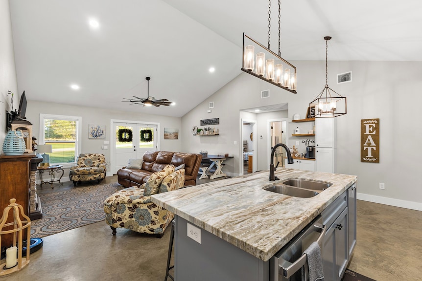 Cozy Modern Barndominum Near Franklin Ranch Sports Park - Franklin, TX