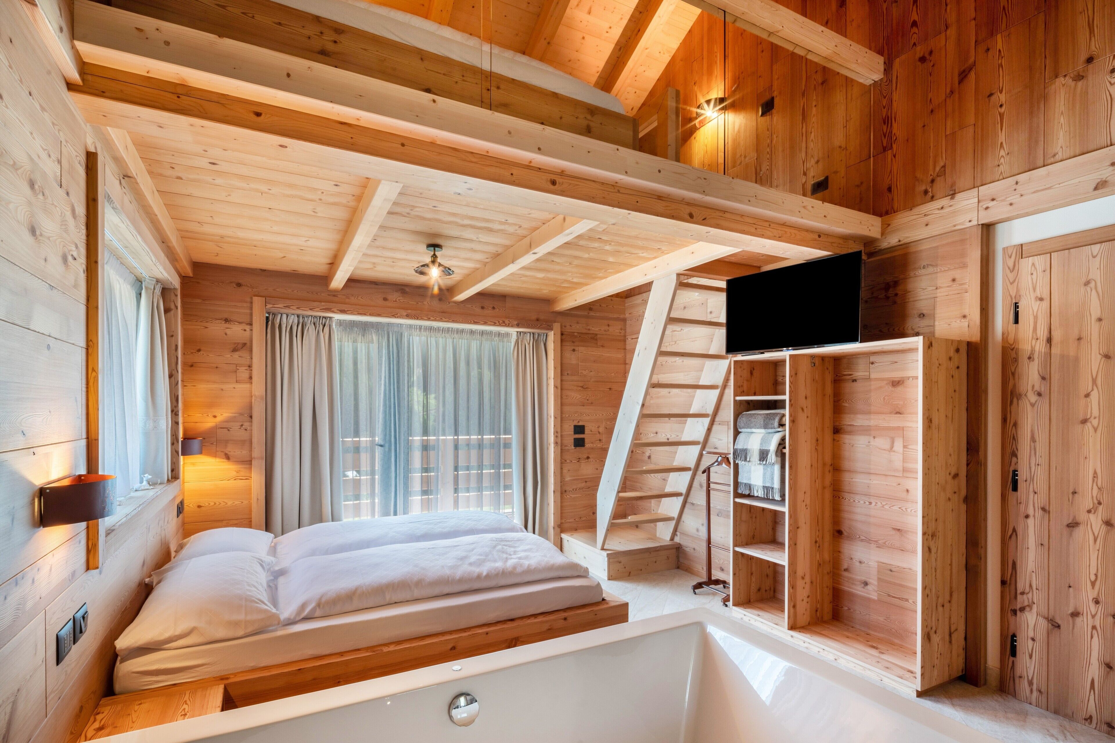 WiFi, bed sheets